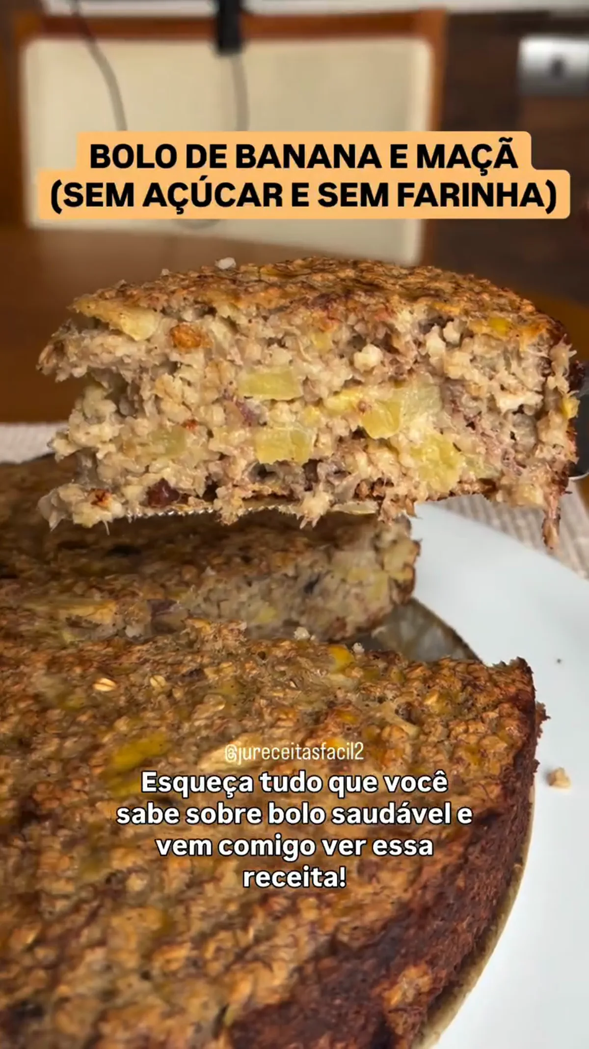 Bolo de banana com maçã e aveia