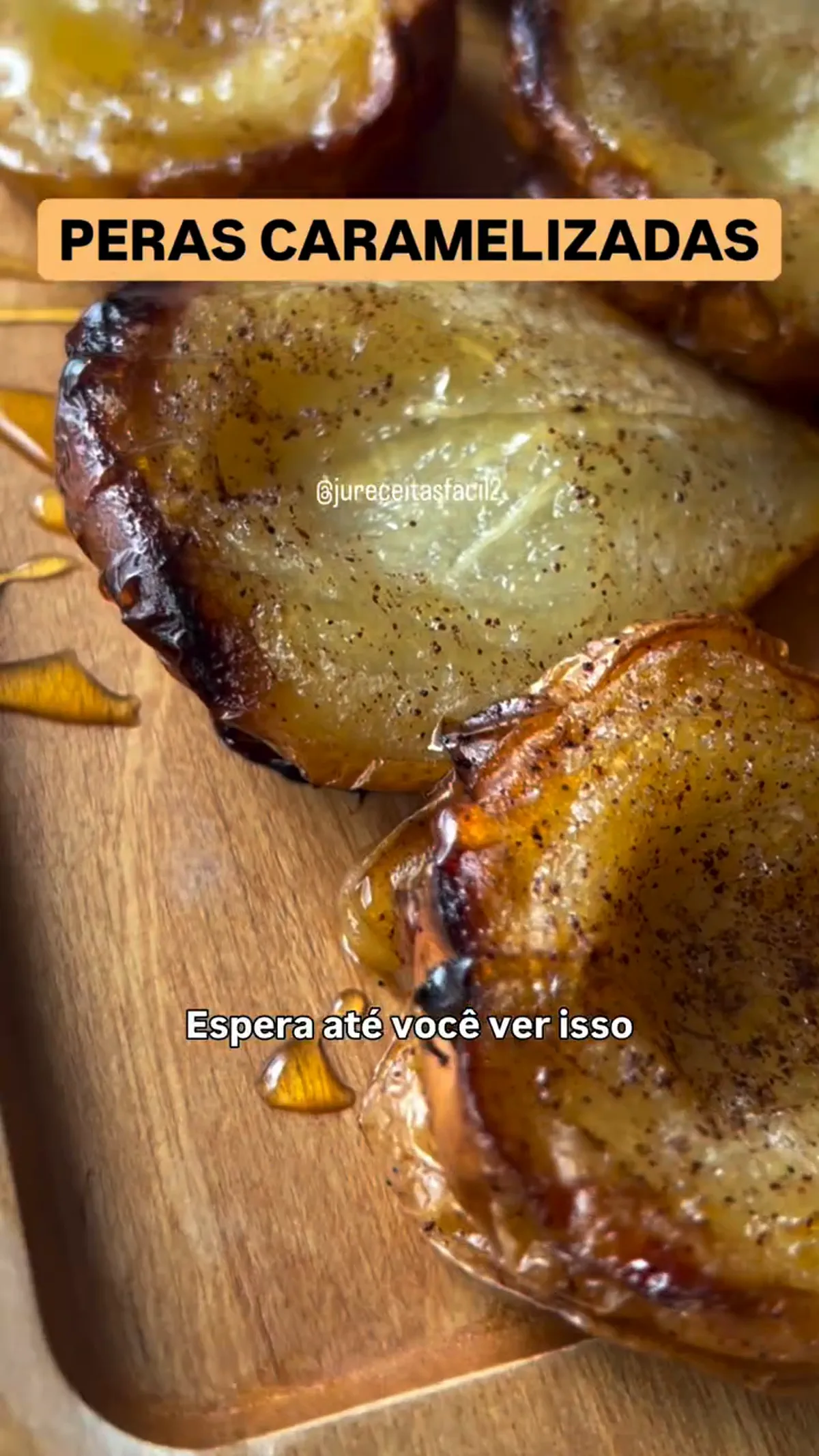 Pera assada com mel e canela